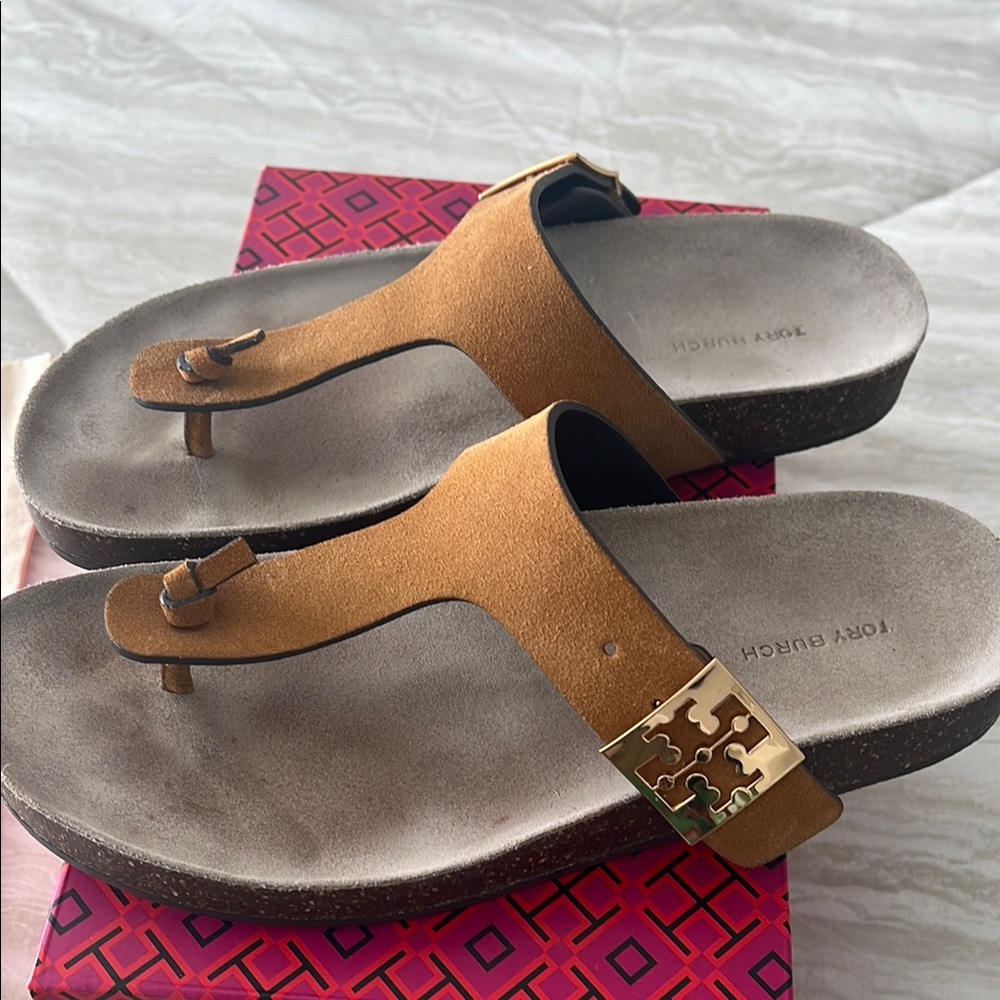 Tory Burch Tan Suede Platform Thong Sandals with Gold Logo Accent - Picture 2 of 8